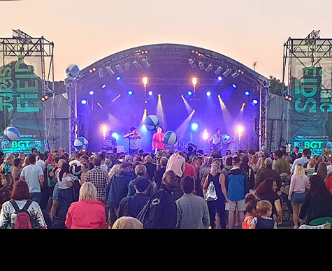 8m XL arc roof stage; Jurassic Fields.